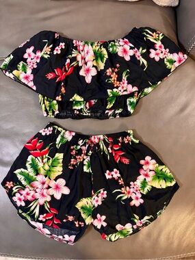 Just From Bali Women's Black Floral Off-Shoulder Shorts Set - Tropical Print